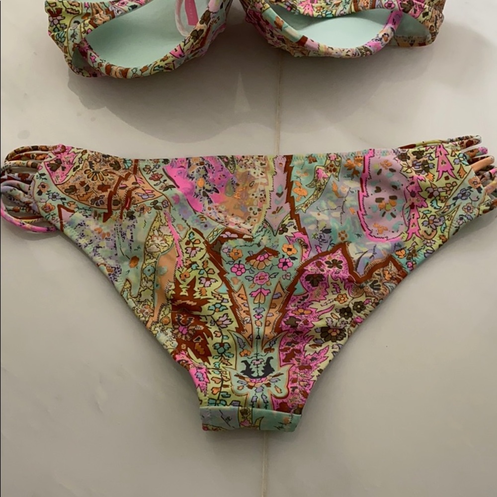 Victoria Secret bikini - Picture 7 of 8